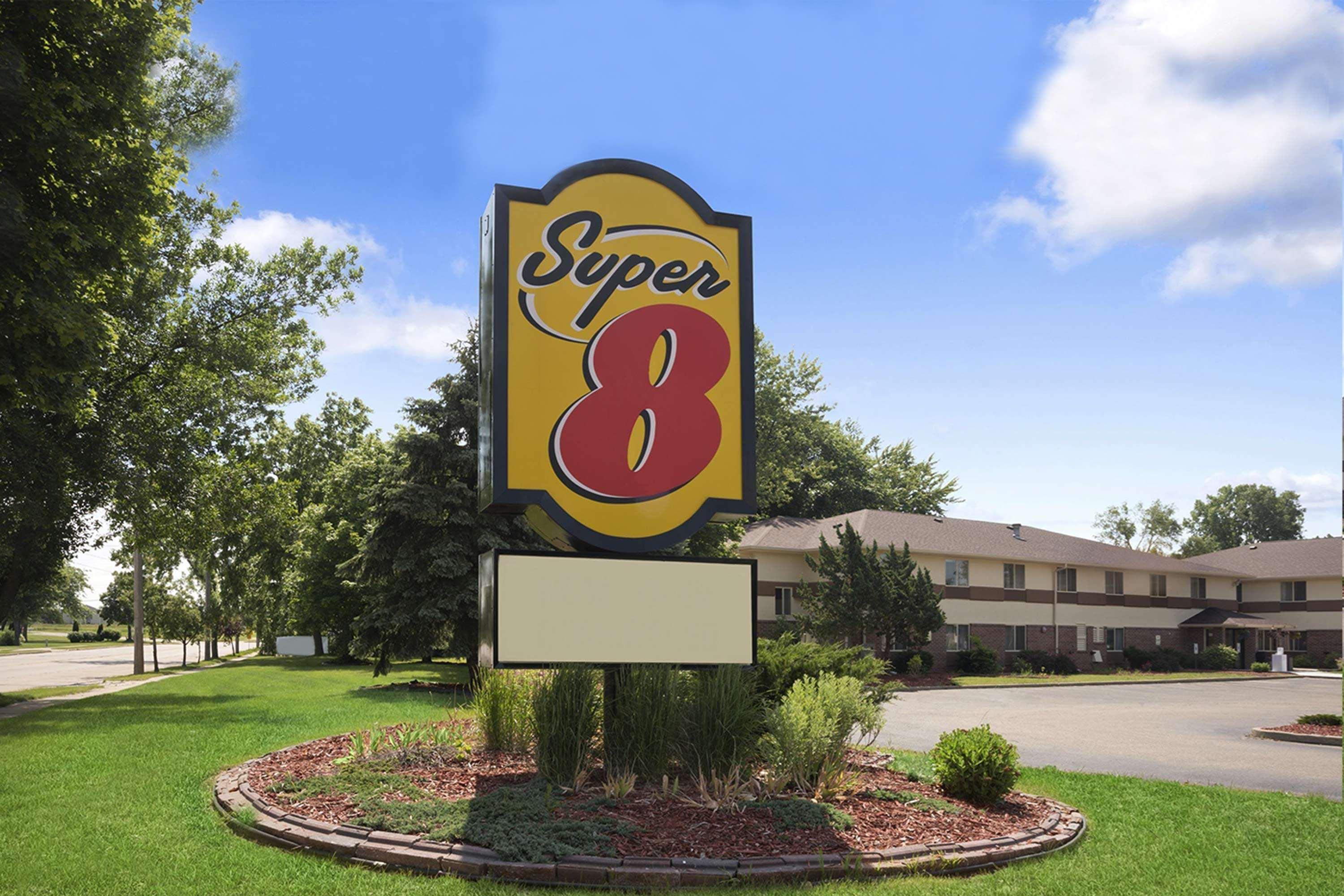 Super 8 By Wyndham Whitewater Wi Hotel Exterior foto